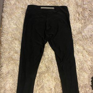 Black capri yoga pants / leggings